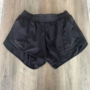NWOT Lululemon Hotty Hot LR 4” Sz 6 *black*
